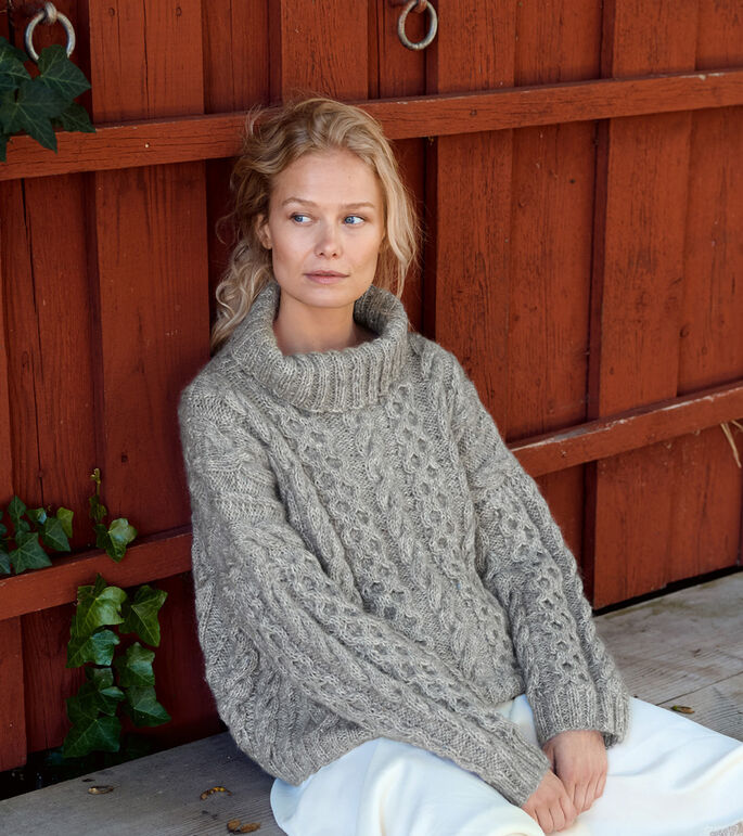 Lana Grossa SNONINGSSWEATER MED RULLEKRAVE Natural Alpaca Pelo & Natural Superkid Tweed